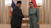 Presiden Indonesia Prabowo Subianto Saat Berjabat Tangan Dengan Perdana Menteri Thailand Paetongtarn Shinawatra