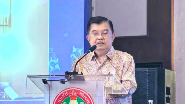 Jusuf Kalla Saat Menyampaikan Sambutan Dalam Acara Rapimnas PGRI Tahun 2025