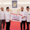 Gubernur Sulsel Serahkan Rp5 Miliar untuk Masjid Ikhtiar Perdos Unhas