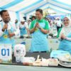 Gubernur Sulawesi Selatan, Andi Sudirman Sulaiman (Kiri), General Manager PLN UID Sulselrabar, Edyansyah (Tengah), dan Senior Manager Niaga dan Manajemen Pelanggan, Yuli Ashaniais (Kanan) Tengah Bersiap-siap untuk Mengikuti Electric Cook Fest, Lomba Memasak Menggunakan Berbagai Peralatan Rumah Tangga Berbasis Listrik pada Sabtu, (18/10/2025).