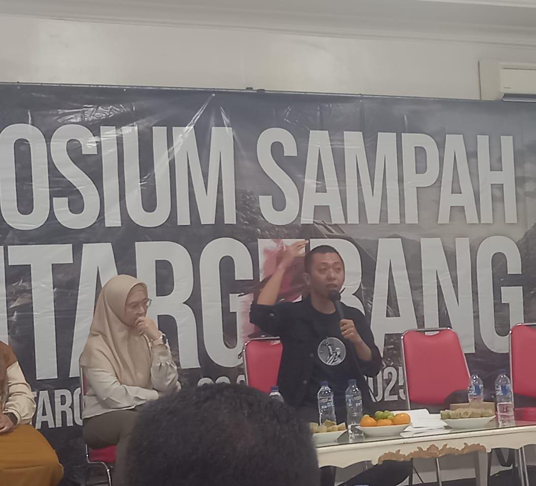 Senior Investigator Komnas HAM, Wahyu Pratama Tamba, Saat Jadi Narasumber dalam Acara Simposium Sampah Bantar Gebang yang digelar di Graha Bintang, Muatika Jaya, Kota Bekasi, pada Selasa (28/10/2025).