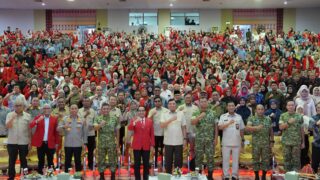 Menhan Sjafrie Ajak 2.500 Mahasiswa Unhas Waspada dan Tidak Biarkan Ancaman Berkembang